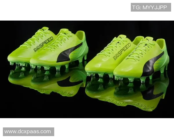 足球巨星携手品牌发布全新战靴引领绿茵场潮流风向